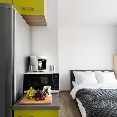 P&O Serviced Apartments - Dionizosa วอร์ซอ ภายนอก รูปภาพ