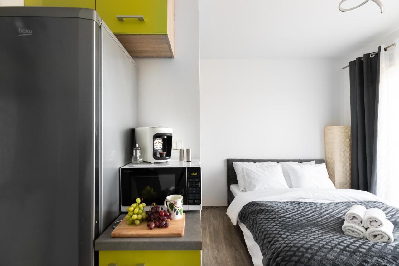 P&O Serviced Apartments - Dionizosa วอร์ซอ ภายนอก รูปภาพ