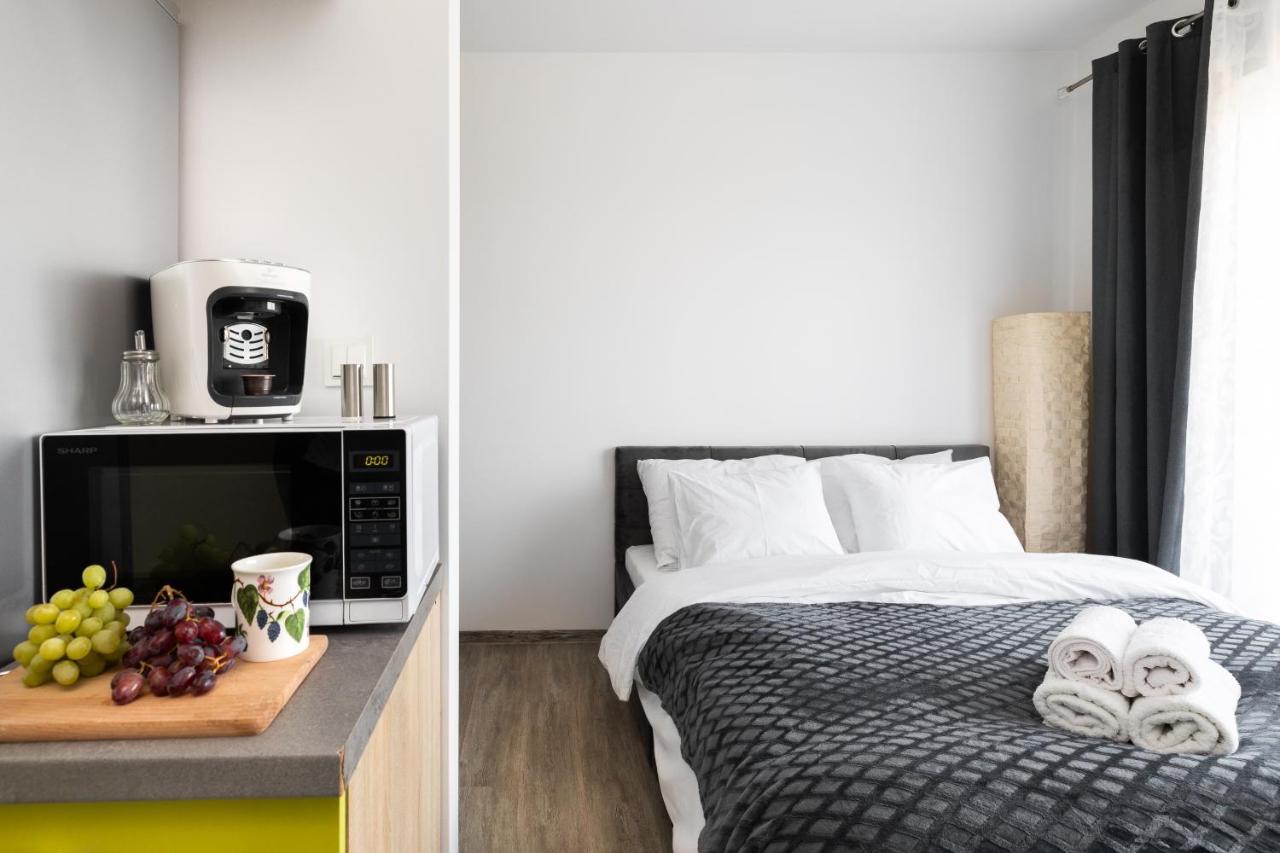 P&O Serviced Apartments - Dionizosa วอร์ซอ ภายนอก รูปภาพ