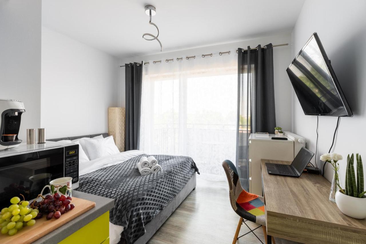 P&O Serviced Apartments - Dionizosa วอร์ซอ ภายนอก รูปภาพ