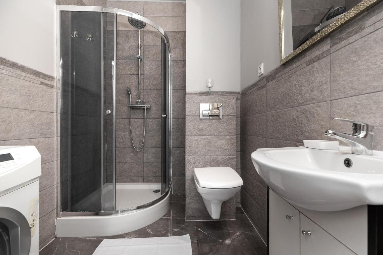 P&O Serviced Apartments - Dionizosa วอร์ซอ ภายนอก รูปภาพ