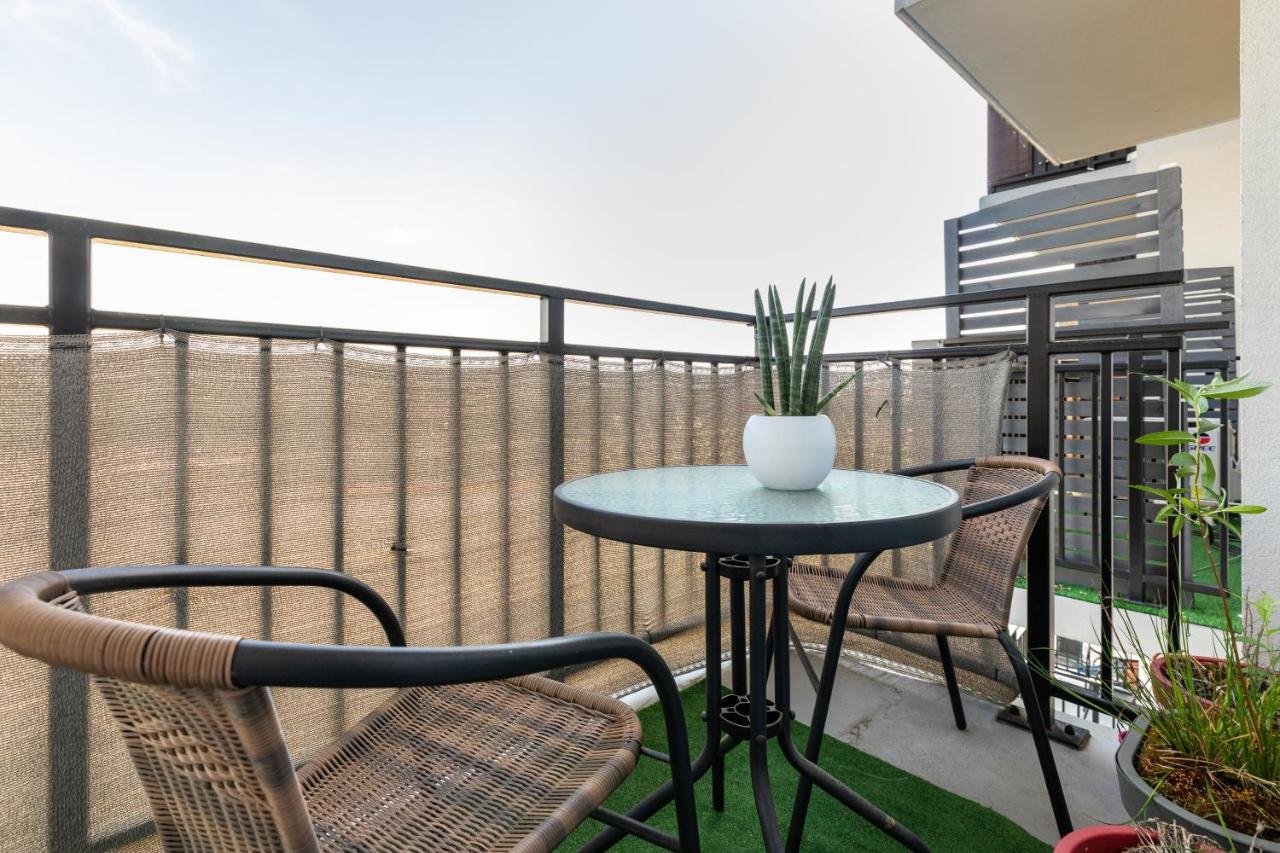 P&O Serviced Apartments - Dionizosa วอร์ซอ ภายนอก รูปภาพ